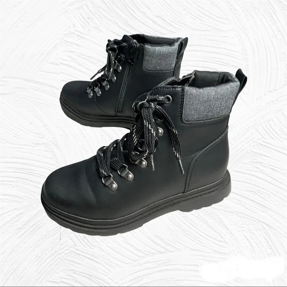 Cat & Jack Black Hiking Boots Boys Sz 2